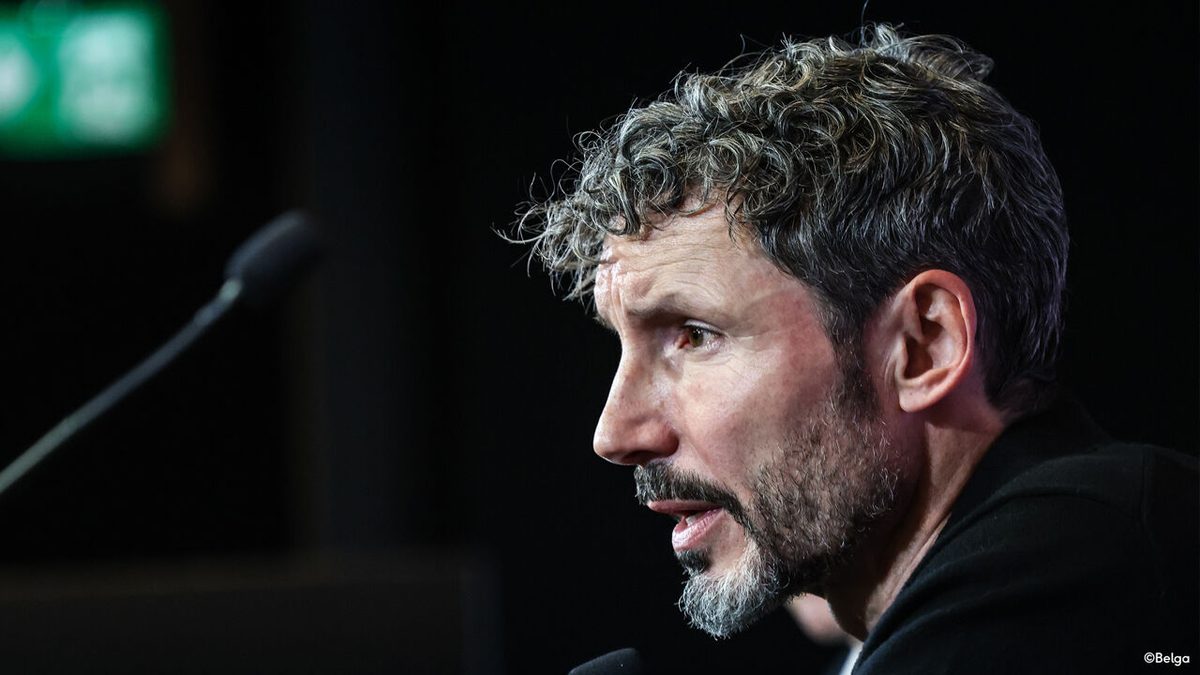 Van Bommel zorgt voor enkele verrassingen in eerste selectie: Kyriani Sabbe en Jari De Busser maken debuut als Duivel,…