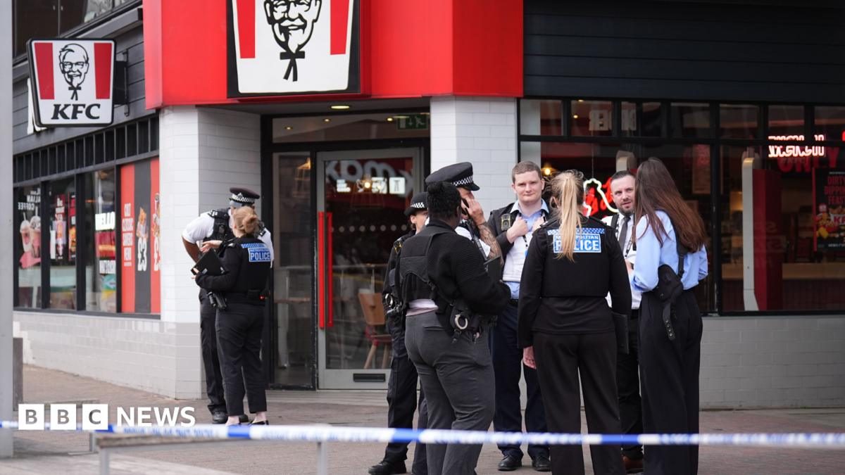 Four hurt and seven arrested in Bromley stabbing