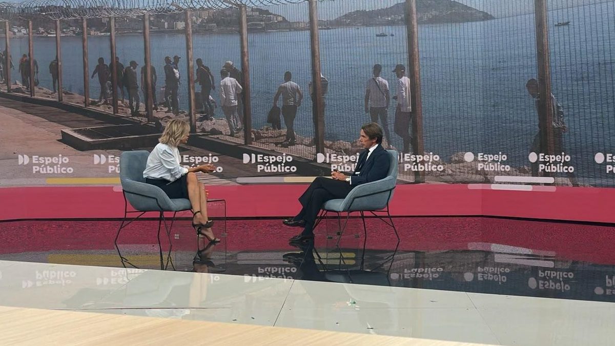 Aznar pide "militarizar" la respuesta a la invasión de Ceuta y denuncia "la incompetencia, cobardía y traición de Sánch…