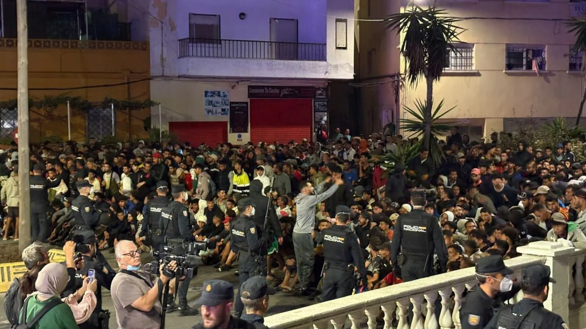 El PP tilda de "caos absoluto" el traslado de los inmigrantes al Puerto de Ceuta y exige la dimisión del Gobierno
