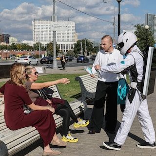 Voor Poetin geen concurrentie bij Russische verkiezingen: ‘Kritische oppositiepolitici zijn gevlucht, zitten in de geva…