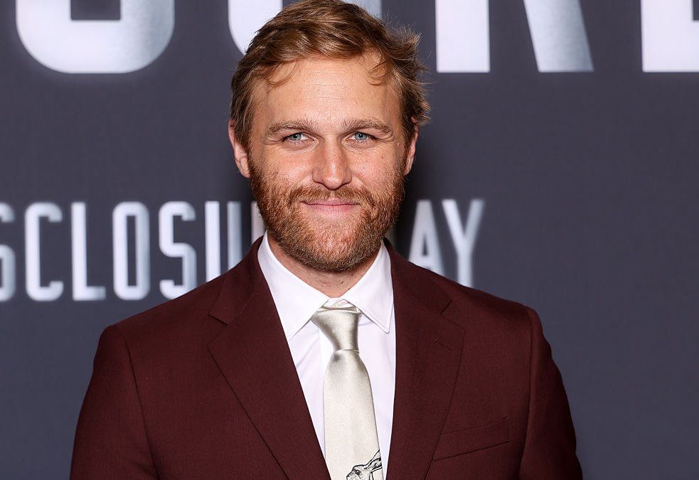 Szczęśliwi? Wyatt Russell gwiazdą czarnej komedii