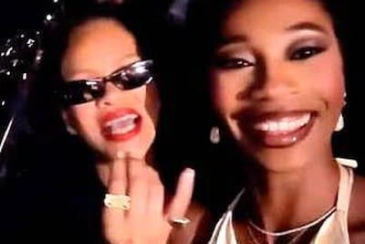 KIJK. Rihanna zingt uit volle borst mee tijdens concert van Céline Dion in Parijs