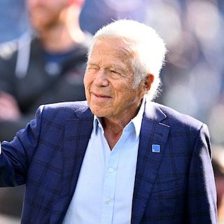 Miljardair Robert Kraft trok Ed Sheeran een politiek moeras in: wie is de stadionbaas die Macklemore weerde?