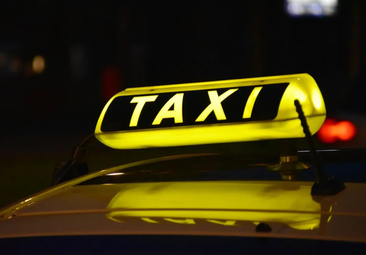 Taxichauffeurs in Amsterdam dagen Uber uit met eigen taxi-app