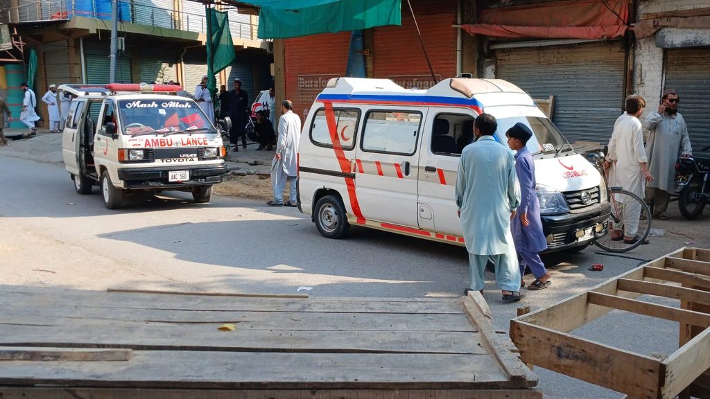Zeker vijftien doden en tientallen gewonden bij bomaanslag in Pakistan