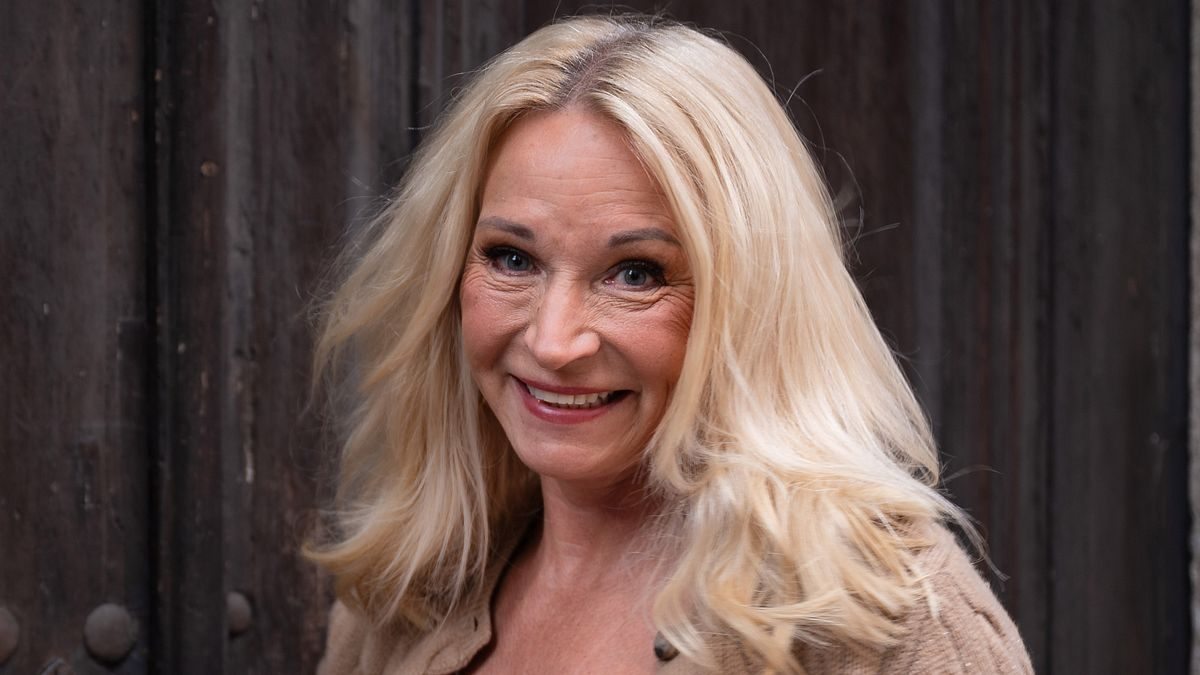 Martina Haag visar upp kärleken till fästmannen Peter