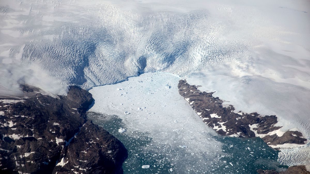 Antarktis und Grönland: Die großen Eisschilde der Erde haben seit 1979 mehr als elf Billionen Tonnen verloren