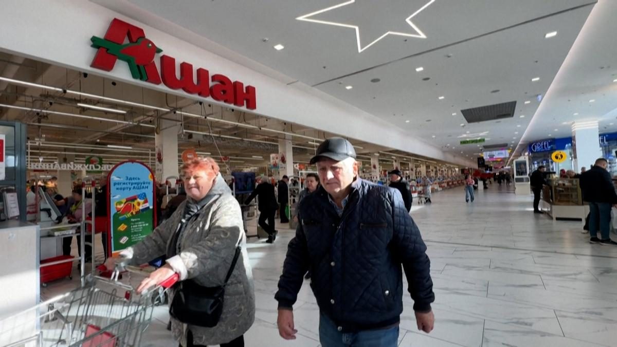 El Kremlin toma el control de los activos de Auchan y Nestlé en Rusia