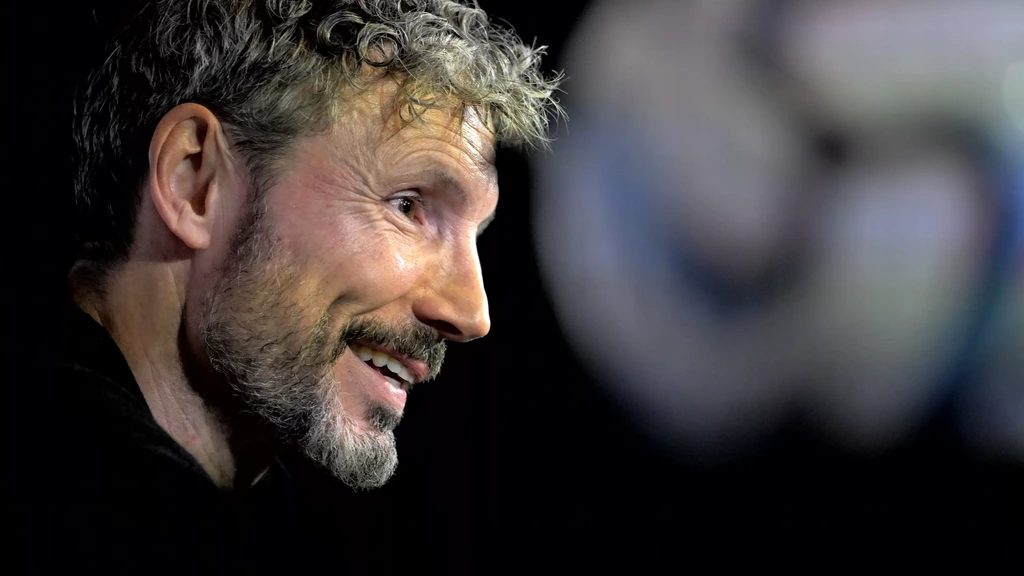 In België pareert Van Bommel soepel vragen over Courtois, zoon Ruben en taalkwestie