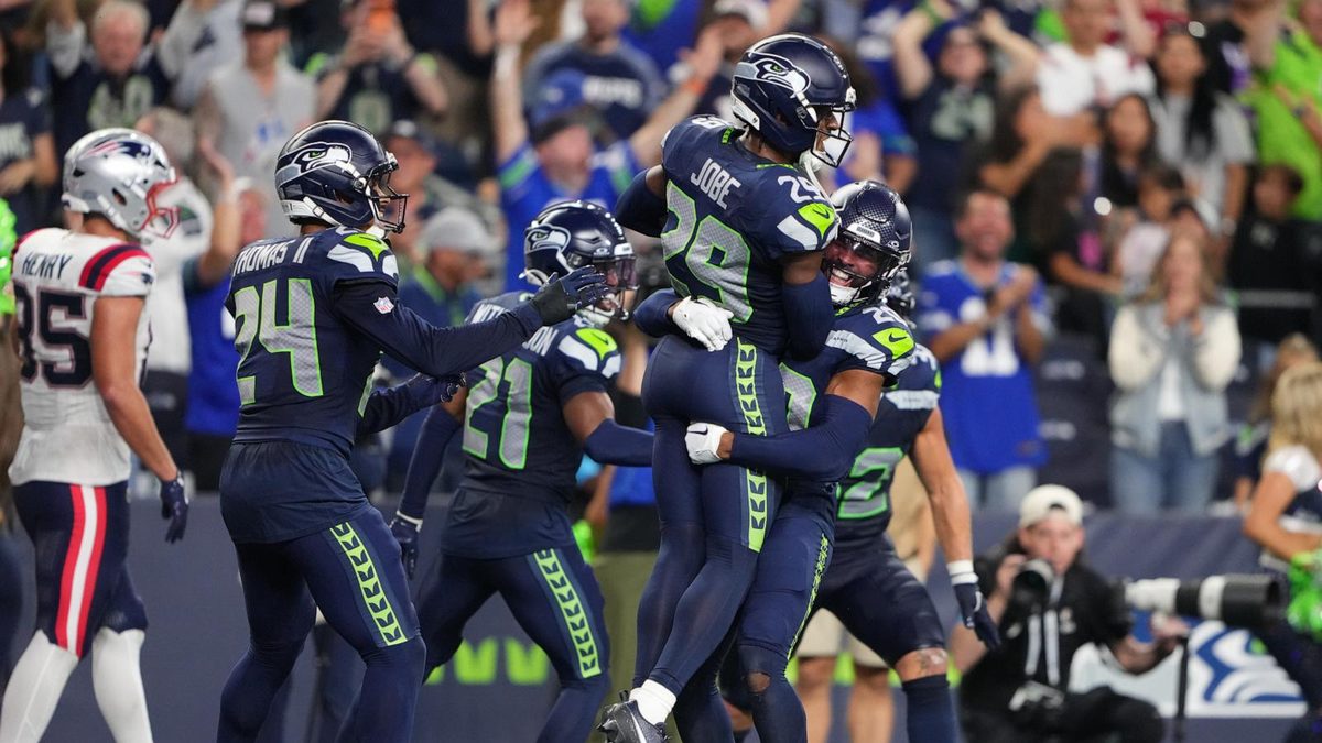 Dark Side defense helps Seahawks overcome an injury to Sam Darnold to win the opener