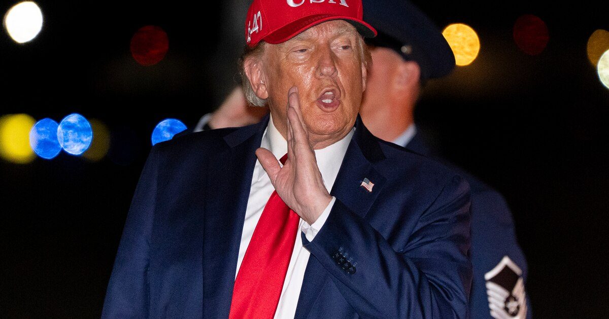 Trump annonce interdire l'accès de la Maison Blanche "avec effet immédiat" à CNN, MSNOW et Politico