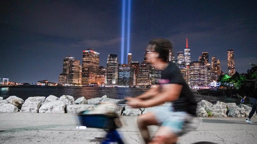Herdenking van 9/11 in New York na 25 jaar onder hoogspanning