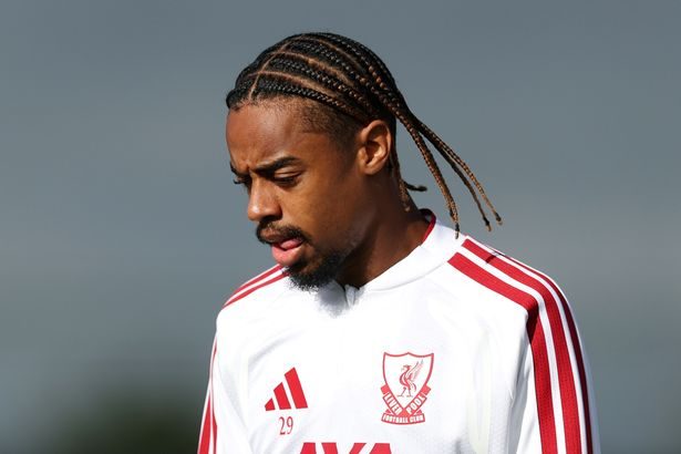 Liverpool news: Bradley Barcola issue called out as transfer chief breaks silence on star