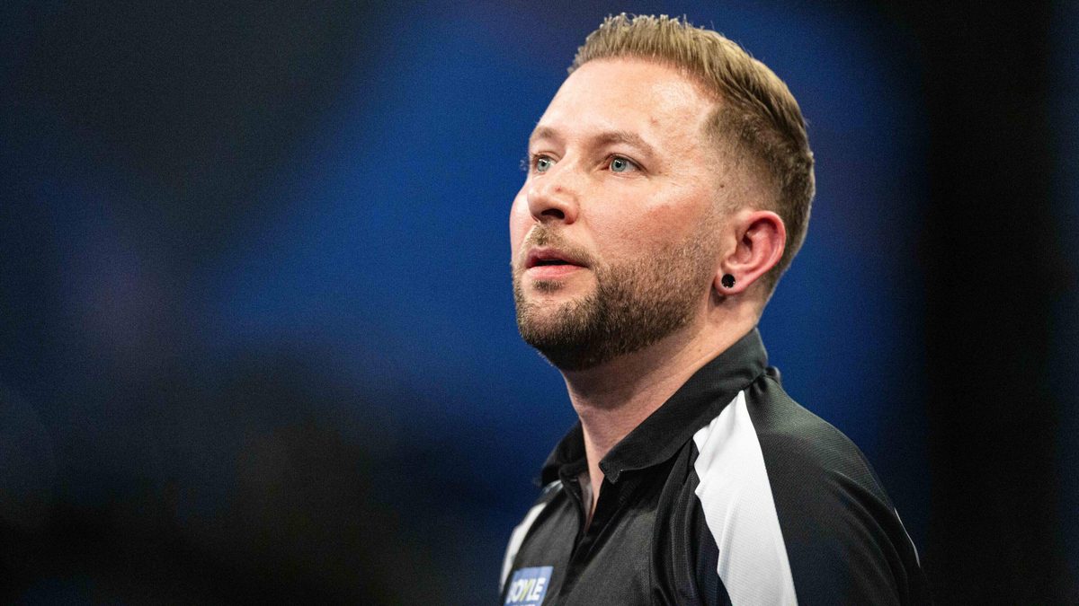 Danny Noppert verliest in Amsterdam van door het publiek geprikkelde Luke Littler op World Series of Darts