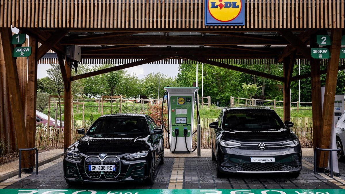 « Un plein à 10 euros » : Lidl casse le prix de sa recharge électrique, c’est le tarif le moins cher de France