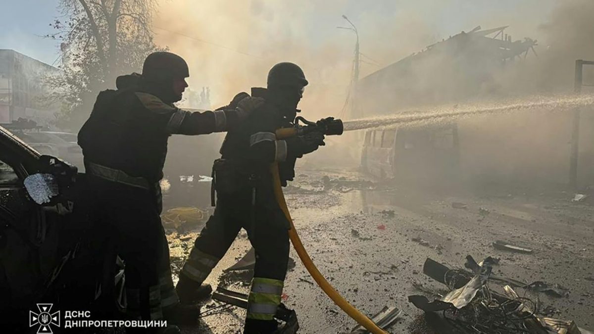Ukraine meldet mindestens fünf Tote bei russischem Angriff auf Einkaufszentrum