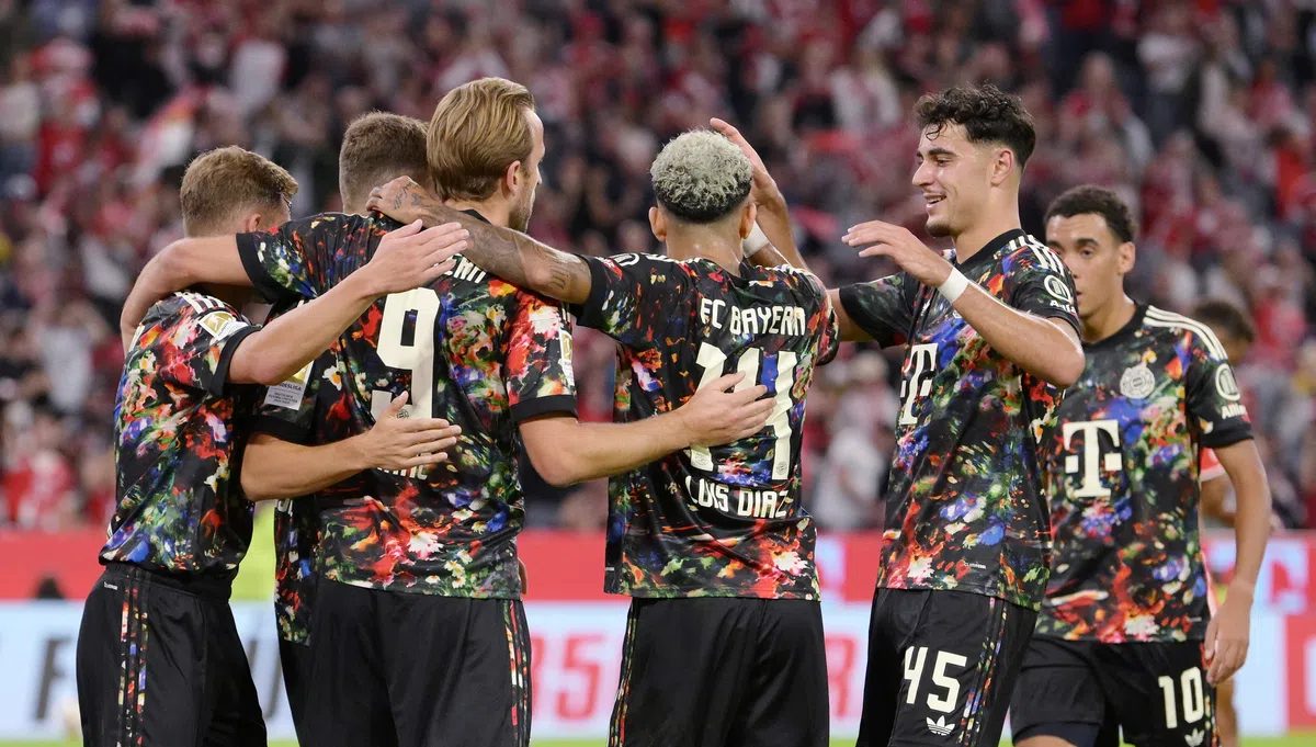 Monsterscore Bayern door recordgoals Kane, hattrick Olise en eerste goal Saibari