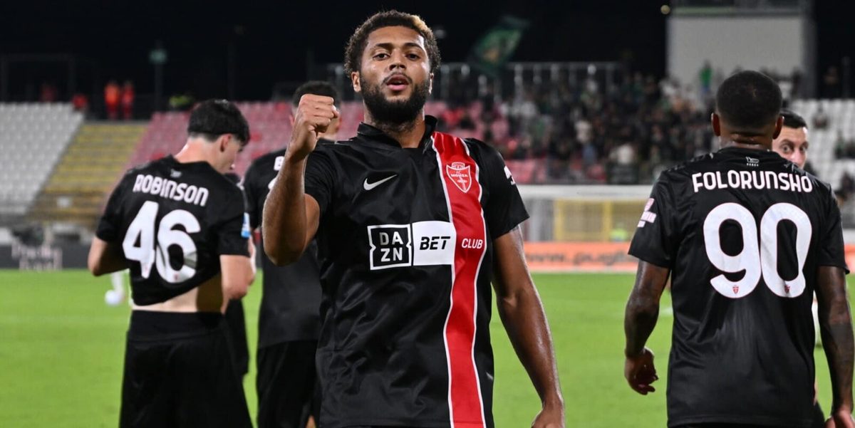 La perla di Adzic non basta, la doppietta di Varela stende il Sassuolo: prima vittoria per il Monza di Juric