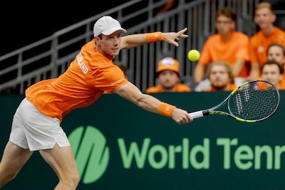 Tallon Griekspoor wint overtuigend, nadat Botic van de Zandschulp afgang voorkomt in Davis Cup