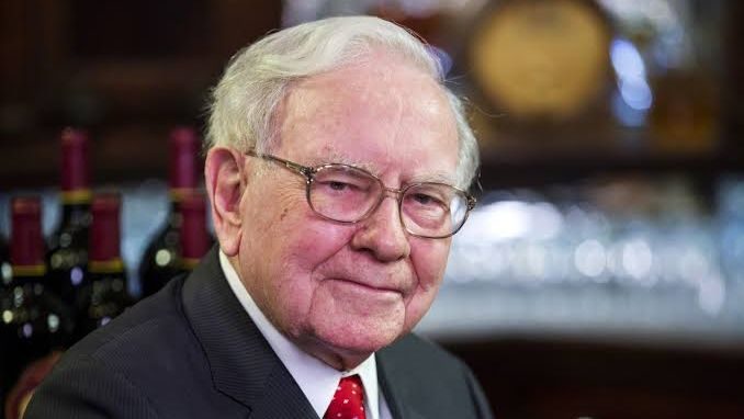 Warren Buffett da el paso al lado definitivo y cede la presidencia de Berkshire Hathaway a su hijo