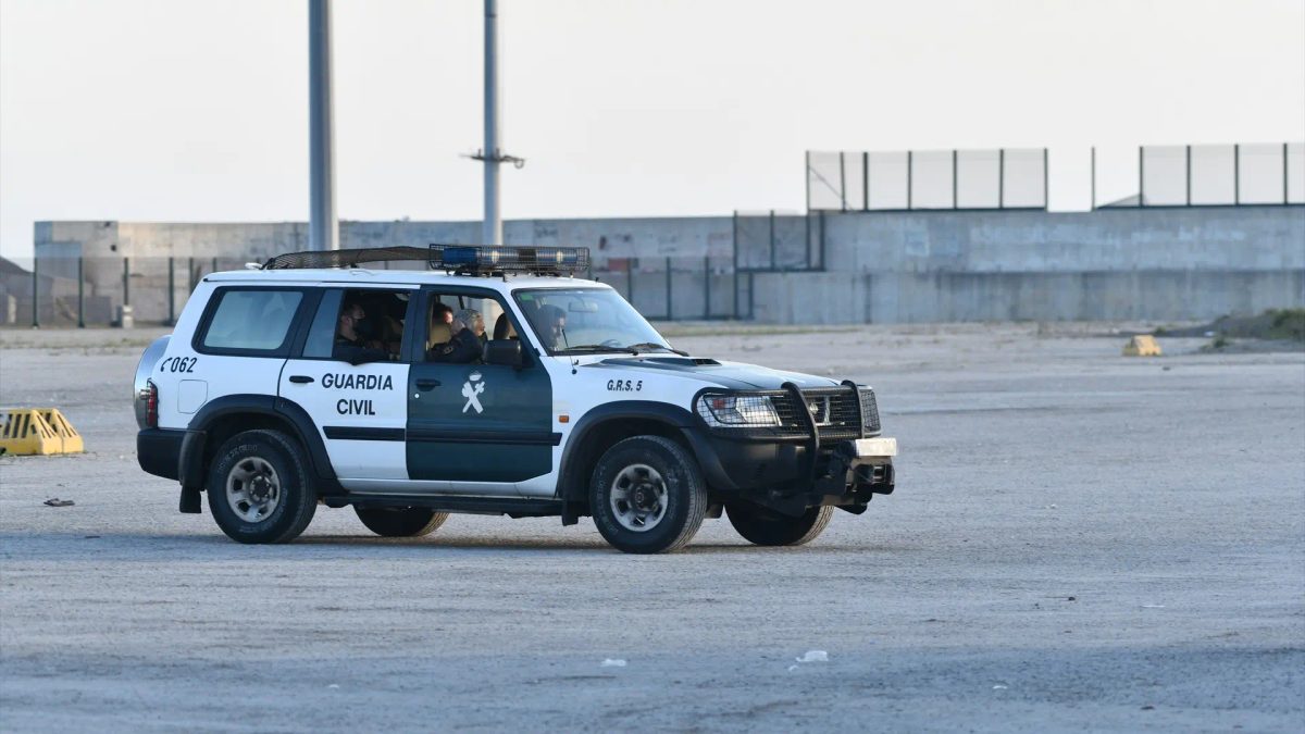 Cuatro migrantes apuñalan a un ceutí tras intentar robarle el móvil y un cordón de oro