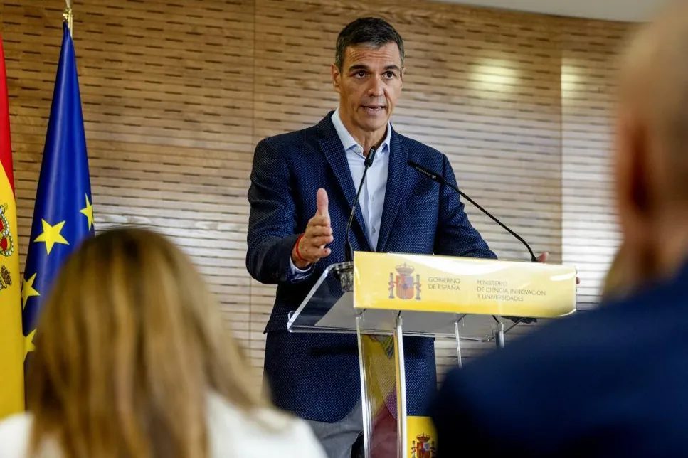 Sánchez busca el apoyo de las familias de clase media anunciando un tercer decreto contra las universidades privadas: m…