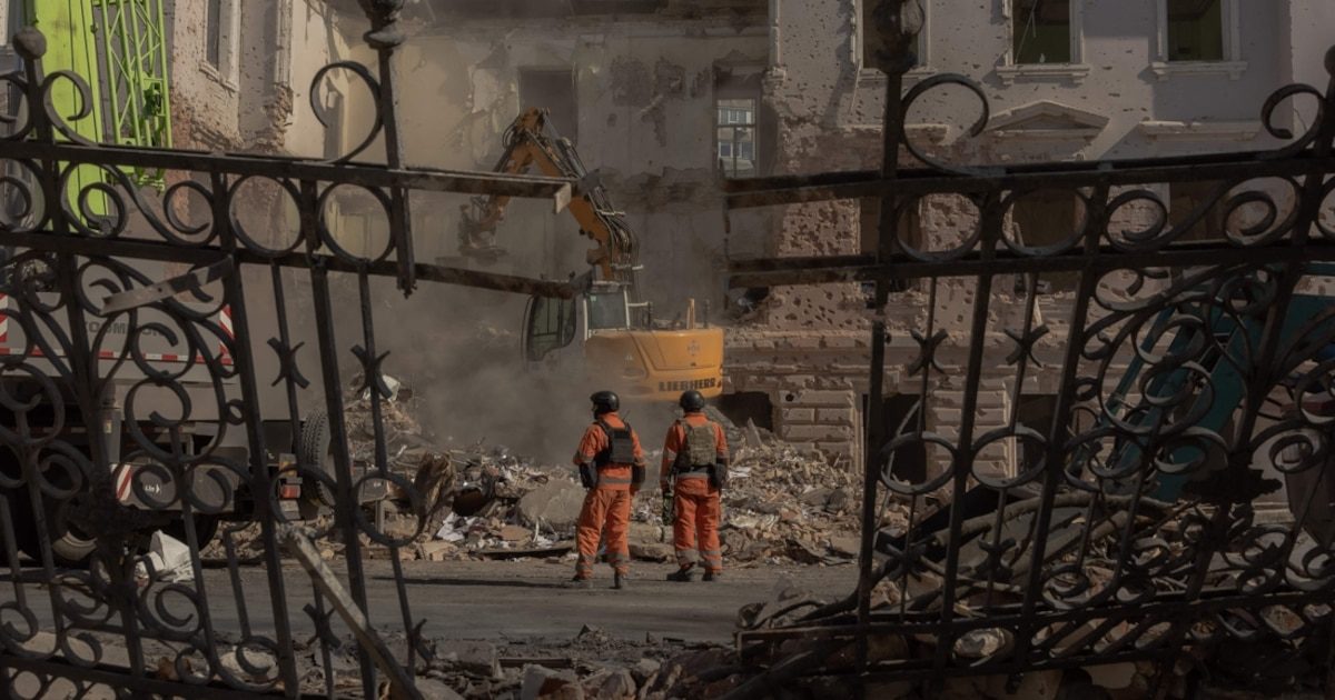 Guerre en Ukraine: une frappe russe contre un immeuble résidentiel fait deux morts en Ukraine