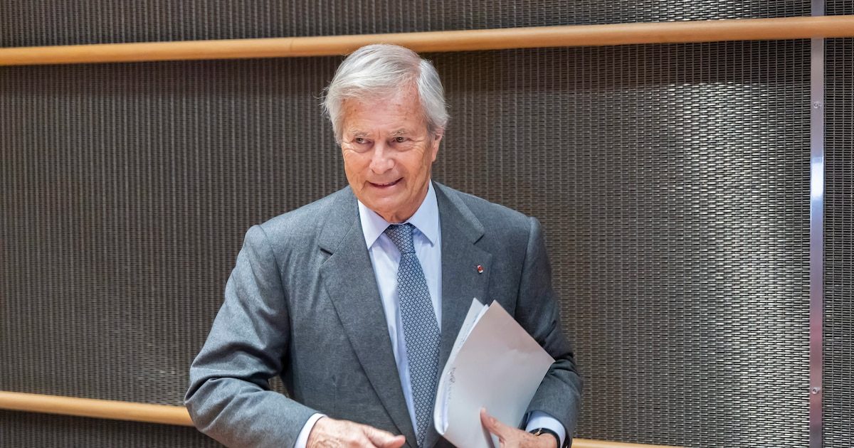 "La droite de Dieu", le livre pour comprendre ce qui fait courir Vincent Bolloré