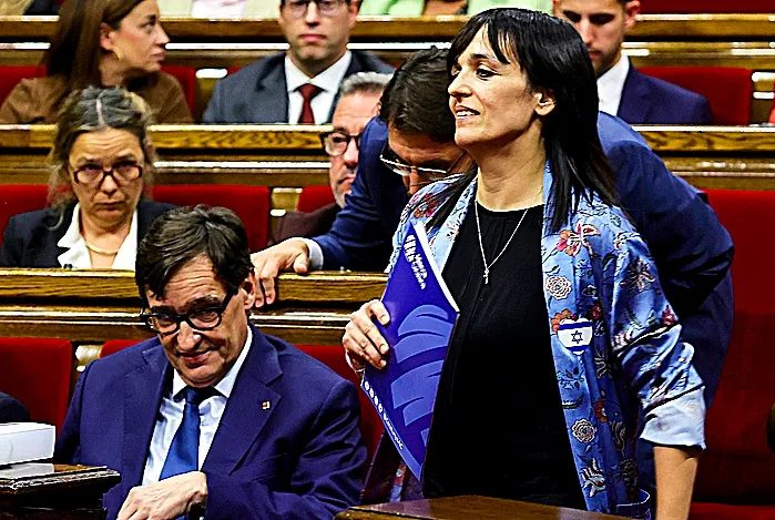 Aliança se dispara como segunda fuerza en Cataluña: el partido ultra lideraría la mayoría independentista mientras que…