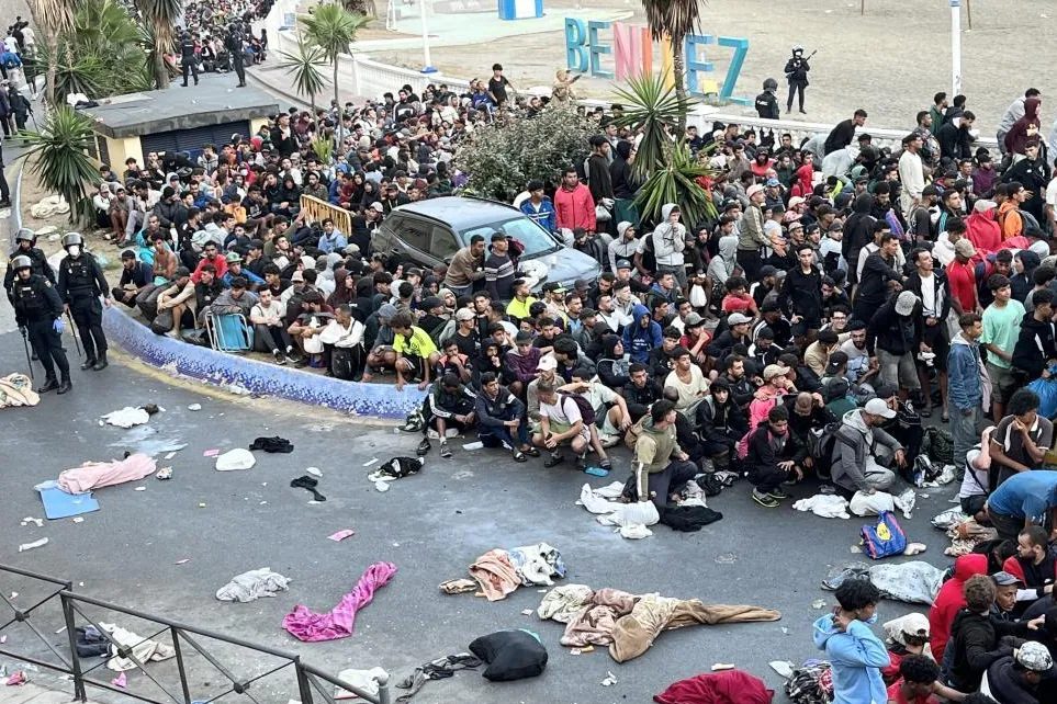 Fracaso en el intento de desalojo de las playas del Trampolín y Benítez, que siguen superpobladas: "Han salido de la na…
