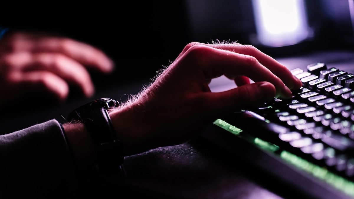 Flere norske mindreårige rekrutteres til ekstremt voldelige netværk på nettet