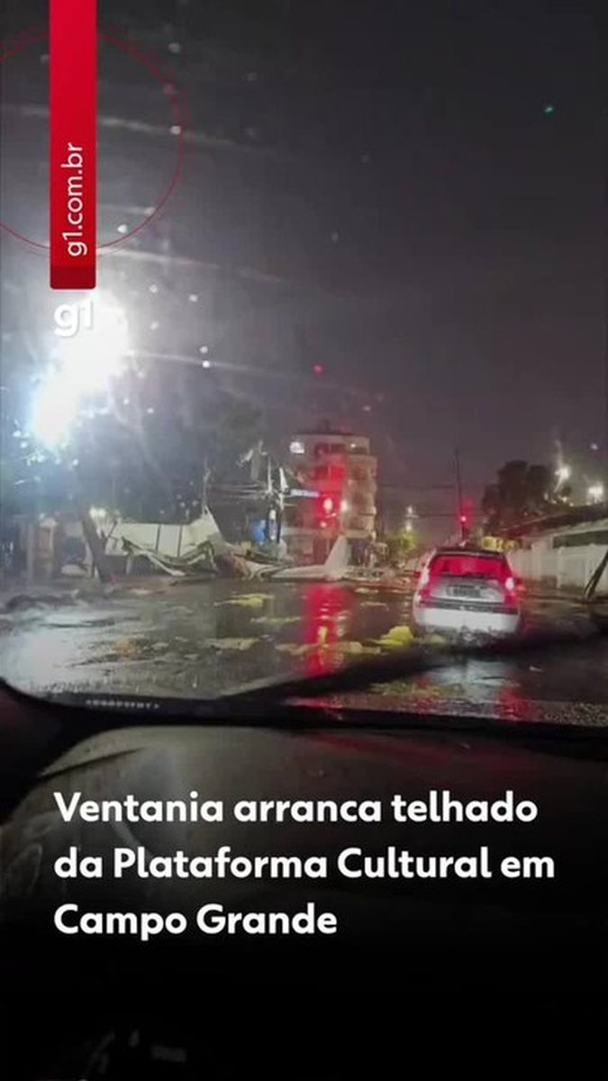 Temporal arranca telhado da Plataforma Cultural e lança chapas de zinco em região centenária de Campo Grande