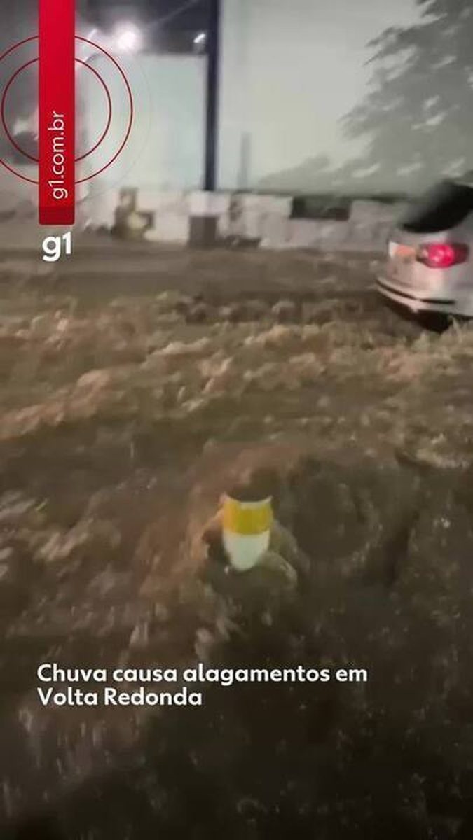 VÍDEO: Chuva causa alagamentos em Volta Redonda