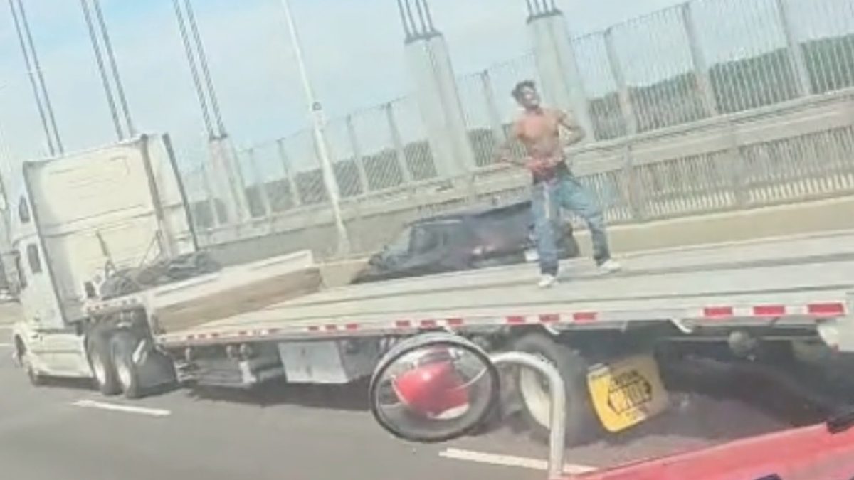 Shirtless man arrested after dancing on truck crossing NYC bridge