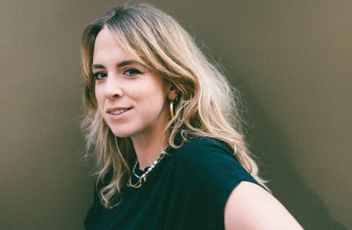 Avec son spectacle “Nuances”, Julie Conti consume le patriarcat