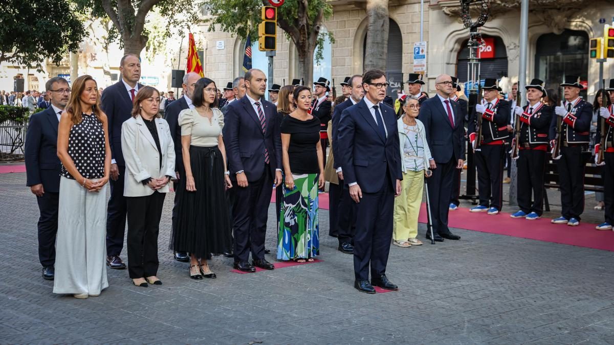 La Diada de Catalunya arranca con la ofrenda floral al monumento de Rafael Casanova