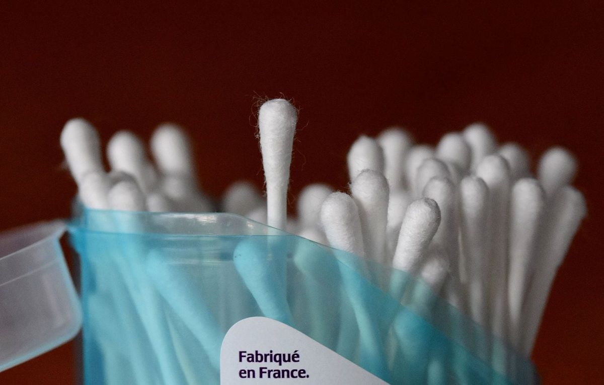 « Ne doit pas être introduit dans le conduit auditif »… Pourquoi il faut vraiment respecter la notice des cotons-tiges