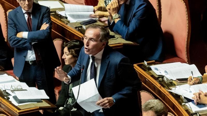 Il Pd: “Hanno perso la faccia”. La sfida proseguirà alla Camera