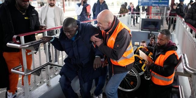 Les transports en commun peinent à atteindre l’accessibilité universelle : « Deux accidents mortels en six mois, ça fai…