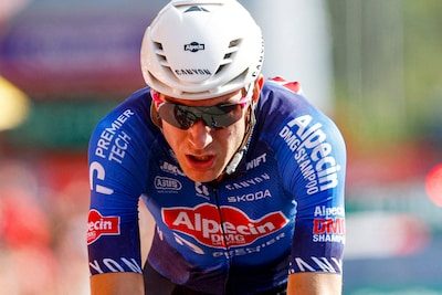 Een expert in autoruiten die de koers bekijkt door een roze bril: wie is Vuelta-revelatie Ramses Debruyne?