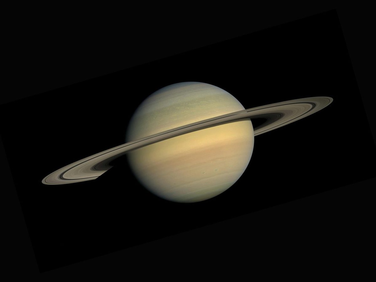 Saturnus heeft een grote, vreemde tienhoek rond zijn zuidpool