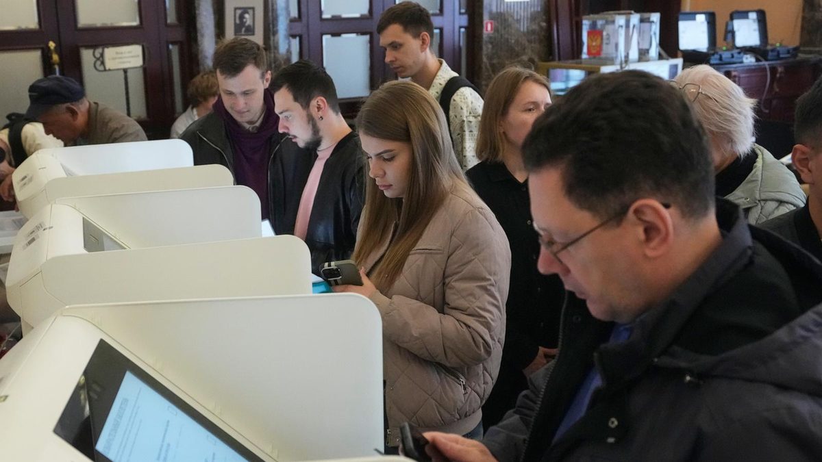 Russia begins 3 days of voting in parliamentary election set to cement Kremlin power