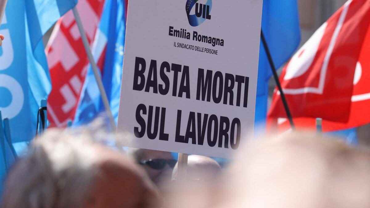 Morto sul lavoro a Barletta, operaio di 34 anni precipita da 10 metri durante la manutenzione di un oleificio