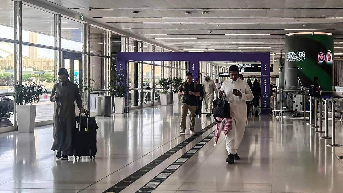 Des "perturbations majeures" affectent l'aéroport de Ryad, après des explosions entendues dans la capitale de l'Arabie…