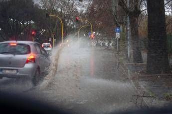 Maltempo sull'Italia, due morti: un decesso nel Senese, donna annega in auto a Udine