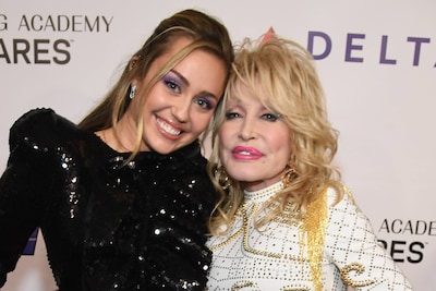 “Nu ze er niet meer is, besef ik hoe vaak ik op haar kon rekenen”: Miley Cyrus deelt herinneringen aan laatste gesprek…