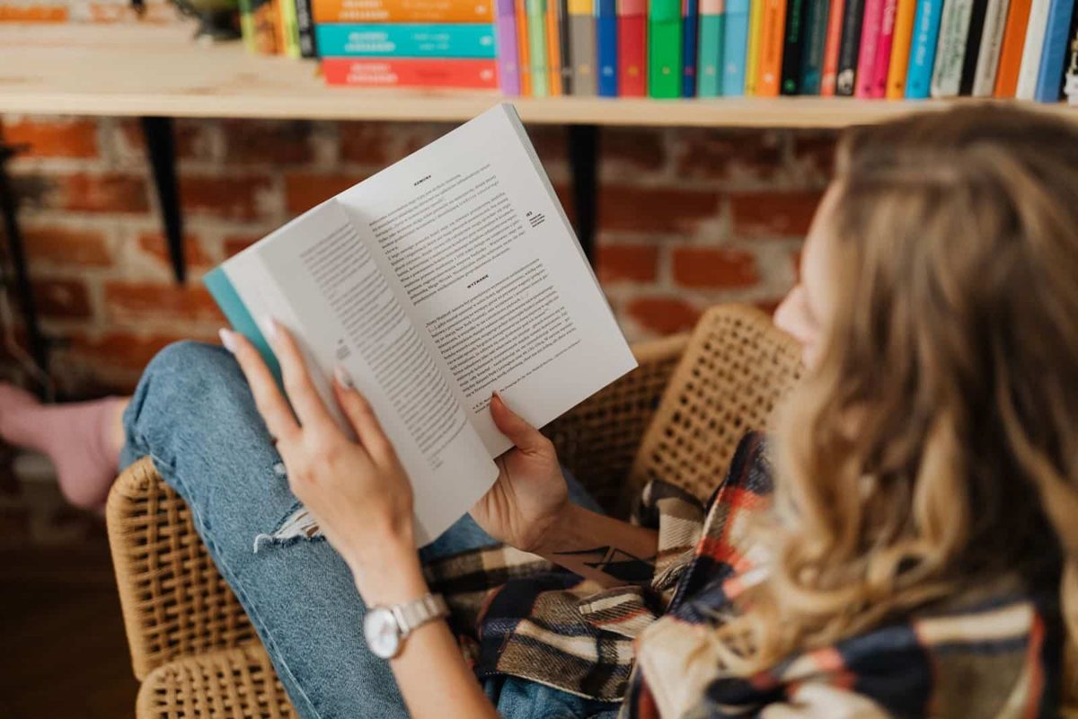 Waarom een boek lezen zo goed is voor je hersenen