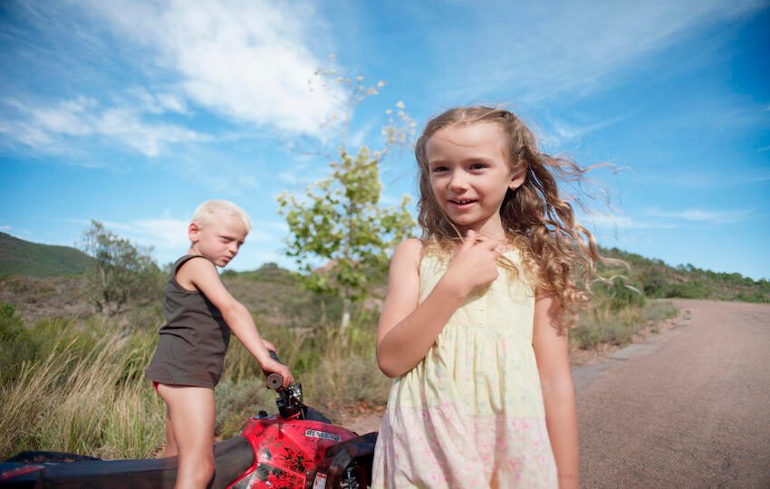 “Les Roches rouges” : Bruno Dumont sublime la liberté de l’enfance