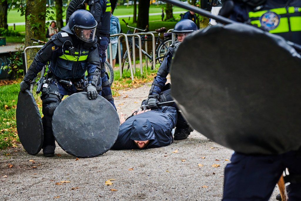 Jetten hekelt 'weerzinwekkend' rechts-extremisme, politiebond eist vervolging 'reltuig'